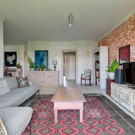 Lion - Artistic Old Town With River View Apartamento *
