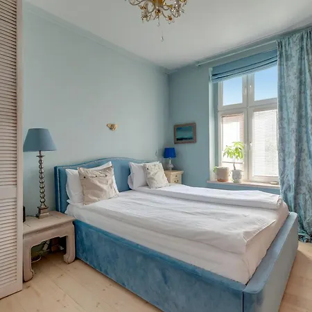 Lion - Artistic Old Town With River View Apartamento